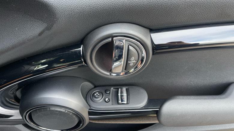 MINI Hatchback 135kW Cooper S Level 3 33kWh 3dr Auto Electric Hatchback